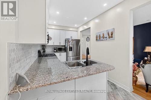 497 Downes Jackson Heights, Milton, ON - Indoor Photo Showing Kitchen With Double Sink With Upgraded Kitchen