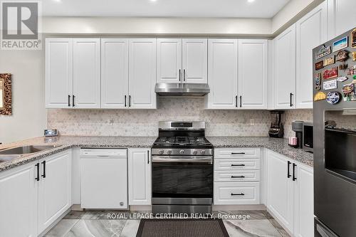497 Downes Jackson Heights, Milton, ON - Indoor Photo Showing Kitchen