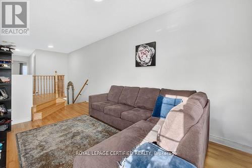 497 Downes Jackson Heights, Milton, ON - Indoor Photo Showing Living Room