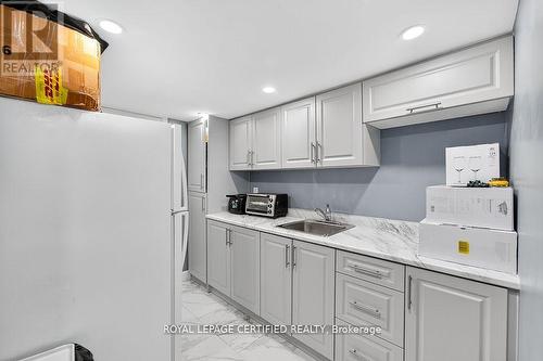 497 Downes Jackson Heights, Milton, ON - Indoor Photo Showing Kitchen