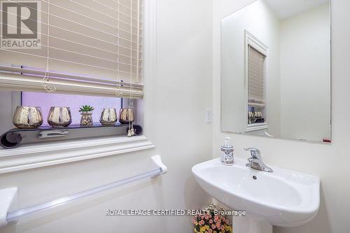 497 Downes Jackson Heights, Milton, ON - Indoor Photo Showing Bathroom