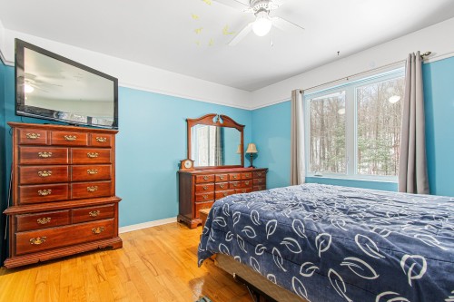 Chambre à coucher - 58 Rue Binette, Brownsburg-Chatham, QC - Indoor Photo Showing Bedroom