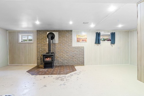 Salle familiale - 58 Rue Binette, Brownsburg-Chatham, QC - Indoor Photo Showing Basement