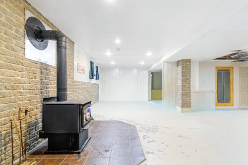 Salle familiale - 58 Rue Binette, Brownsburg-Chatham, QC - Indoor