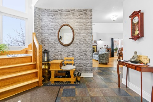 Hall d'entrée/Vestibule - 58 Rue Binette, Brownsburg-Chatham, QC - Indoor Photo Showing Other Room
