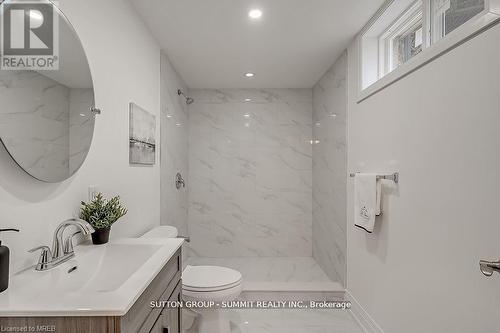 16 Upper Canada Drive, Kitchener, ON - Indoor Photo Showing Bathroom
