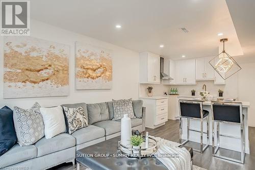 16 Upper Canada Drive, Kitchener, ON - Indoor Photo Showing Living Room