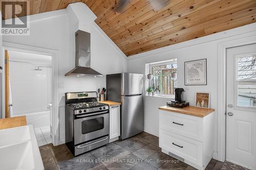 14 Lochearne Street, Hamilton, ON - Indoor Photo Showing Kitchen