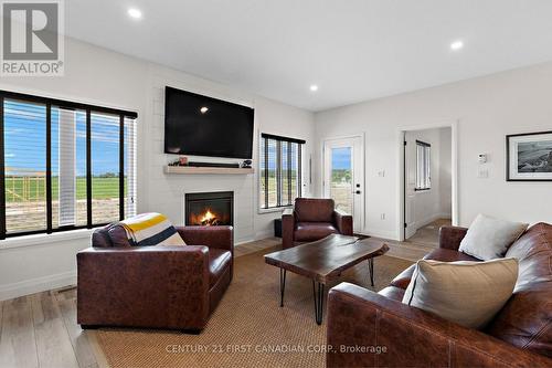 672 Ketter Way, Plympton-Wyoming (Plympton Wyoming), ON - Indoor Photo Showing Living Room With Fireplace