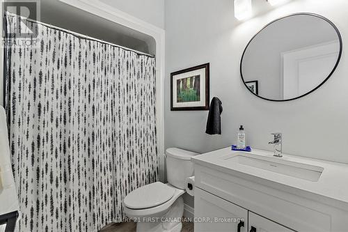 672 Ketter Way, Plympton-Wyoming (Plympton Wyoming), ON - Indoor Photo Showing Bathroom
