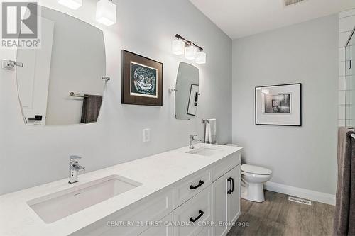 672 Ketter Way, Plympton-Wyoming (Plympton Wyoming), ON - Indoor Photo Showing Bathroom