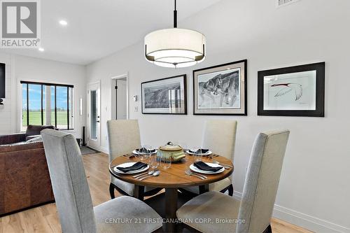 672 Ketter Way, Plympton-Wyoming (Plympton Wyoming), ON - Indoor Photo Showing Dining Room