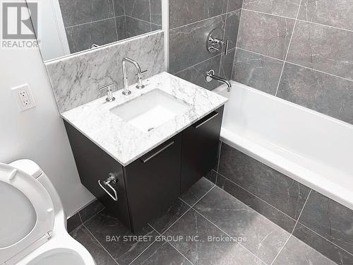1710 - 3 Gloucester Street W, Toronto, ON - Indoor Photo Showing Bathroom