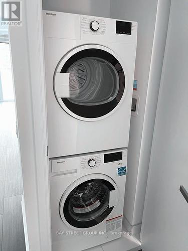 1710 - 3 Gloucester Street W, Toronto, ON - Indoor Photo Showing Laundry Room