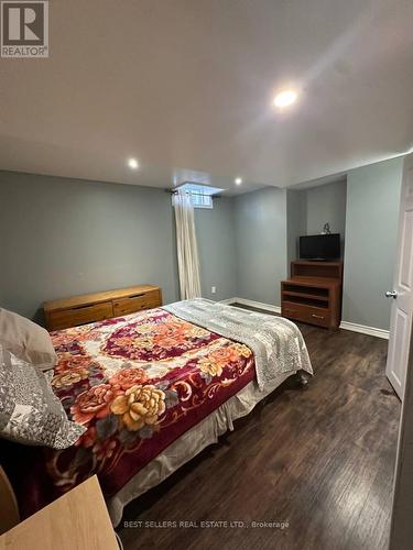 5861 Cozumel Drive, Mississauga, ON - Indoor Photo Showing Bedroom