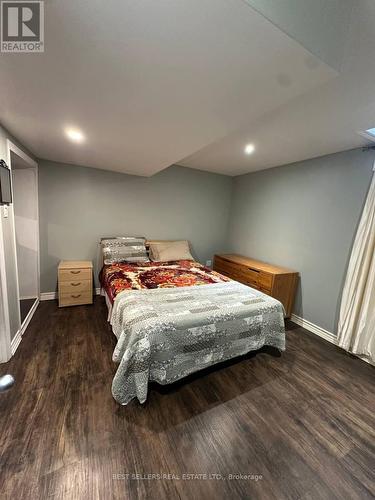 5861 Cozumel Drive, Mississauga, ON - Indoor Photo Showing Bedroom