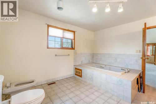 620 20Th Street W, Prince Albert, SK - Indoor Photo Showing Bathroom