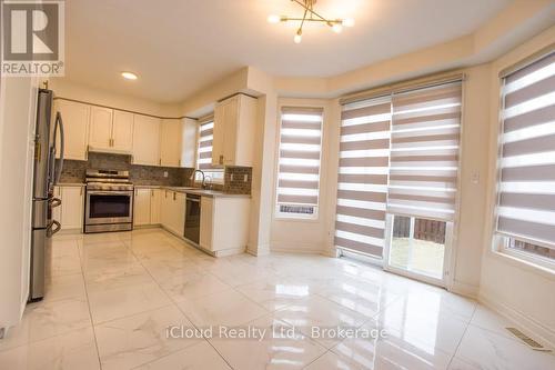 81 Crown Victoria ( Upper) Drive, Brampton, ON - Indoor Photo Showing Kitchen