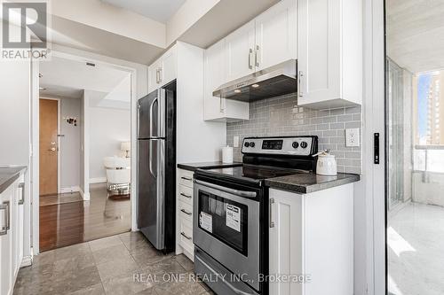 1503 - 238 Doris Avenue, Toronto, ON - Indoor Photo Showing Kitchen With Upgraded Kitchen