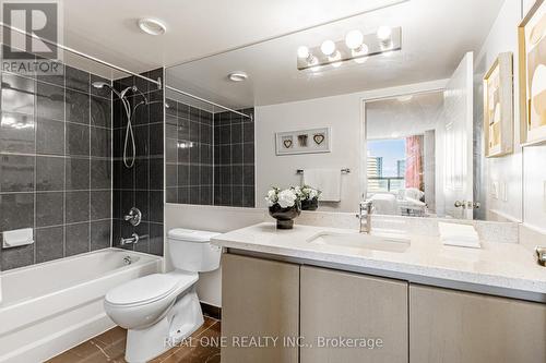 1503 - 238 Doris Avenue, Toronto, ON - Indoor Photo Showing Bathroom