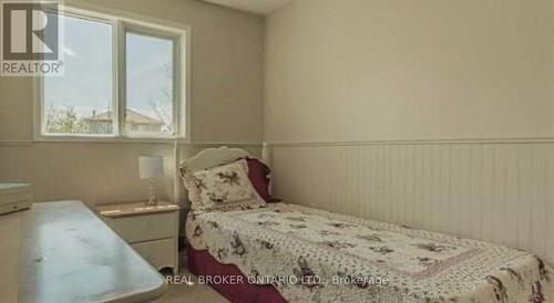 7 Pae Drive, Barrie, ON - Indoor Photo Showing Bedroom