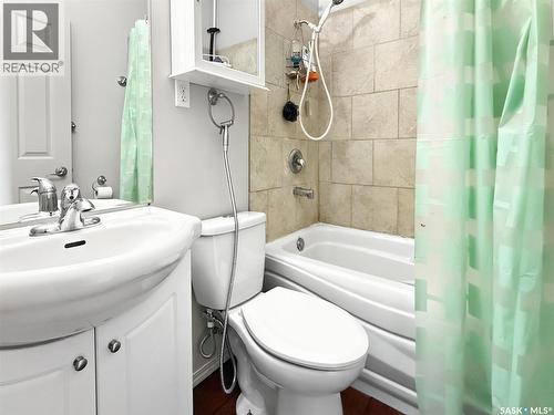 800 Railway Avenue, Webb, SK - Indoor Photo Showing Bathroom