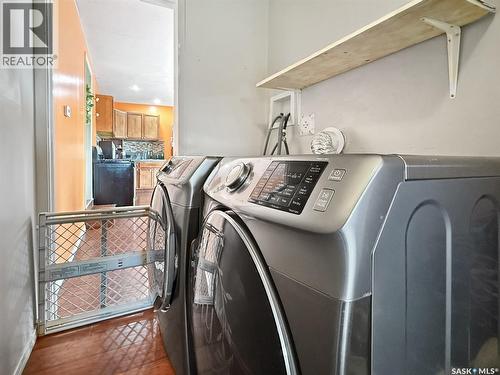 800 Railway Avenue, Webb, SK - Indoor Photo Showing Laundry Room