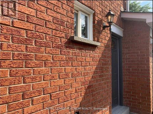 Legal Basement - 1540 Manorbrook Court, Mississauga, ON -  With Exterior