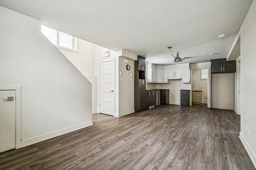 Salon - 16  - 16A Rue Lavigne, Brownsburg-Chatham, QC - Indoor Photo Showing Other Room