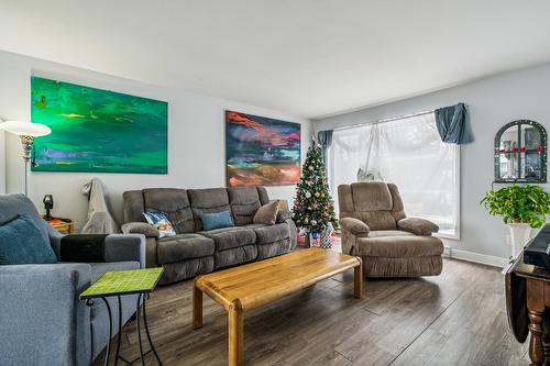 Salon - 16  - 16A Rue Lavigne, Brownsburg-Chatham, QC - Indoor Photo Showing Living Room