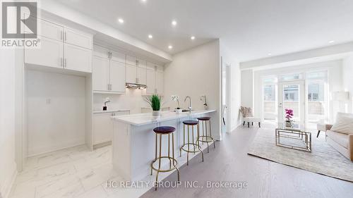 3325 Taha Gardens, Oakville, ON - Indoor Photo Showing Other Room