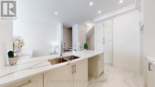 3325 Taha Gardens, Oakville, ON - Indoor