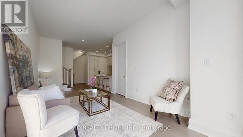 3325 Taha Gardens, Oakville, ON - Indoor