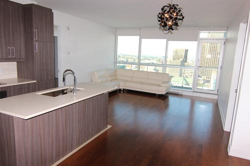 Living room - 2007-1225 Boul. Robert-Bourassa, Montréal (Ville-Marie), QC - Indoor Photo Showing Other Room