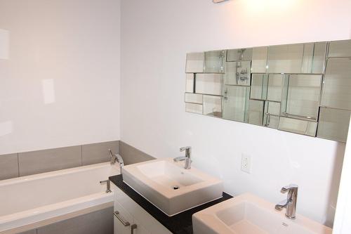 Ensuite bathroom - 2007-1225 Boul. Robert-Bourassa, Montréal (Ville-Marie), QC - Indoor Photo Showing Bathroom