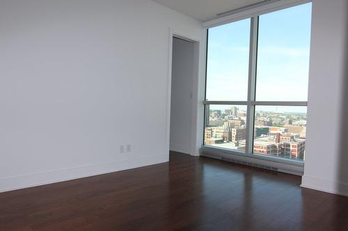 Bedroom - 2007-1225 Boul. Robert-Bourassa, Montréal (Ville-Marie), QC - Indoor Photo Showing Other Room