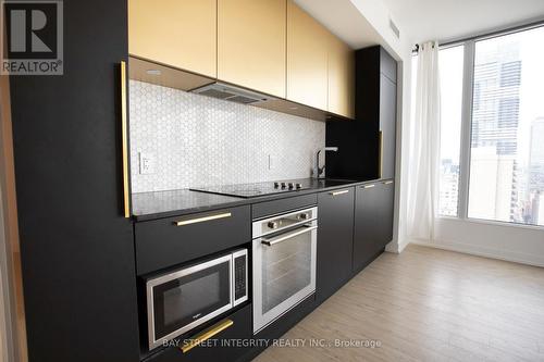 3206 - 85 Wood Street, Toronto, ON - Indoor Photo Showing Kitchen
