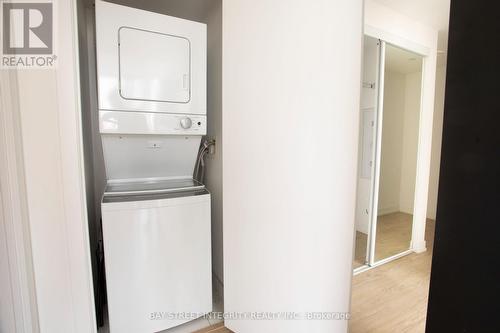 3206 - 85 Wood Street, Toronto, ON - Indoor Photo Showing Laundry Room