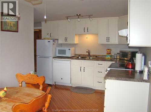 7914 Haggerty Road, Dawn-Euphemia, ON - Indoor Photo Showing Kitchen With Double Sink