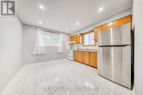 Upper - 588 Warden Avenue, Toronto, ON - Indoor Photo Showing Kitchen