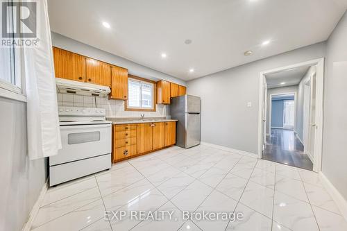 Upper - 588 Warden Avenue, Toronto, ON - Indoor Photo Showing Kitchen