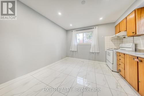 Upper - 588 Warden Avenue, Toronto, ON - Indoor Photo Showing Kitchen