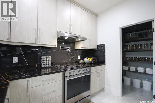 131 Nazarali Way, Saskatoon, SK - Indoor Photo Showing Kitchen
