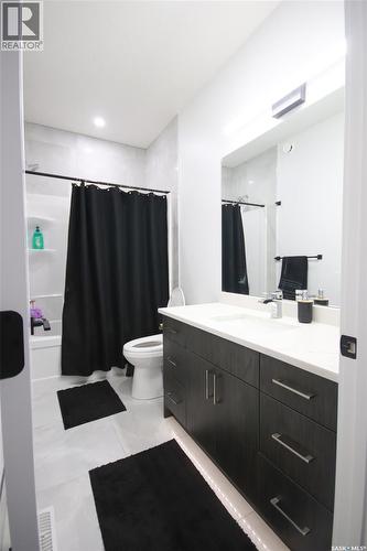 131 Nazarali Way, Saskatoon, SK - Indoor Photo Showing Bathroom
