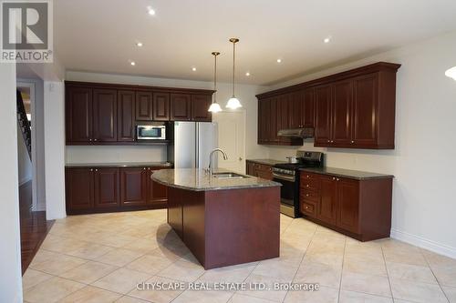 536 Canyon Street, Mississauga, ON - Indoor Photo Showing Kitchen With Stainless Steel Kitchen