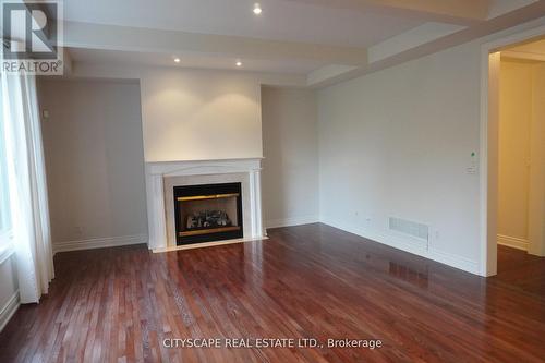536 Canyon Street, Mississauga, ON - Indoor Photo Showing Living Room With Fireplace