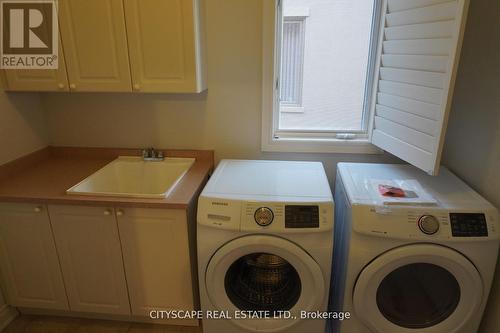 536 Canyon Street, Mississauga, ON - Indoor Photo Showing Laundry Room