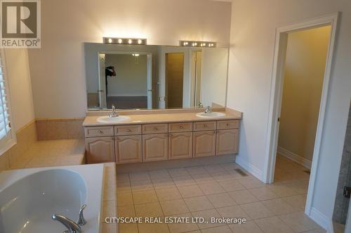 536 Canyon Street, Mississauga, ON - Indoor Photo Showing Bathroom