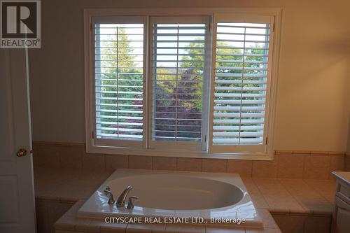 536 Canyon Street, Mississauga, ON - Indoor Photo Showing Bathroom