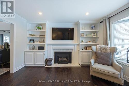 73 Mcleod Crescent, London North (North H), ON - Indoor Photo Showing Living Room With Fireplace
